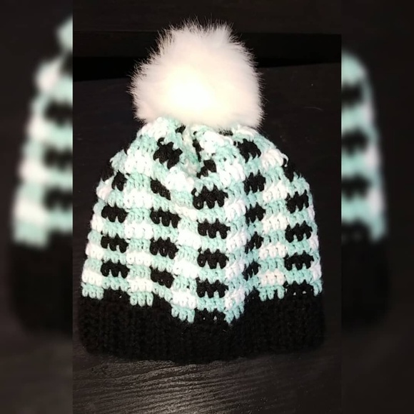 Plaid beanie w/faux fur pompom - Picture 1 of 1
